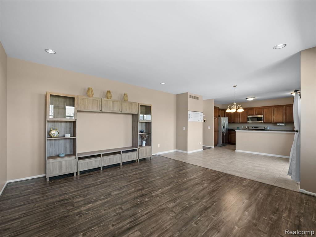 28385 COTTAGE Lane, New Hudson, MI 48165 — Photo 18