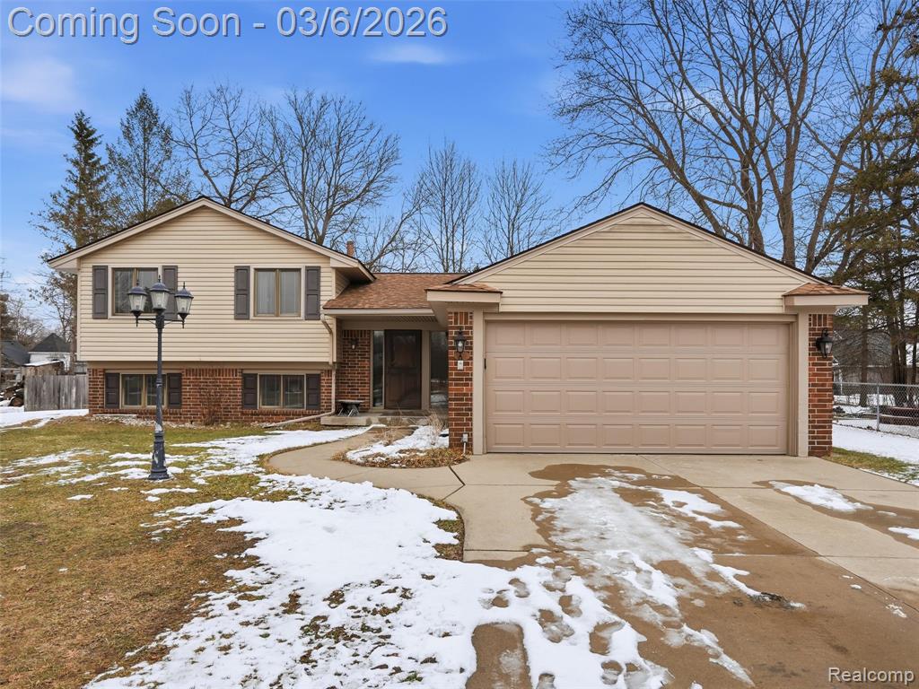 5530 Fox Chase Lane, Clarkston, MI — front exterior