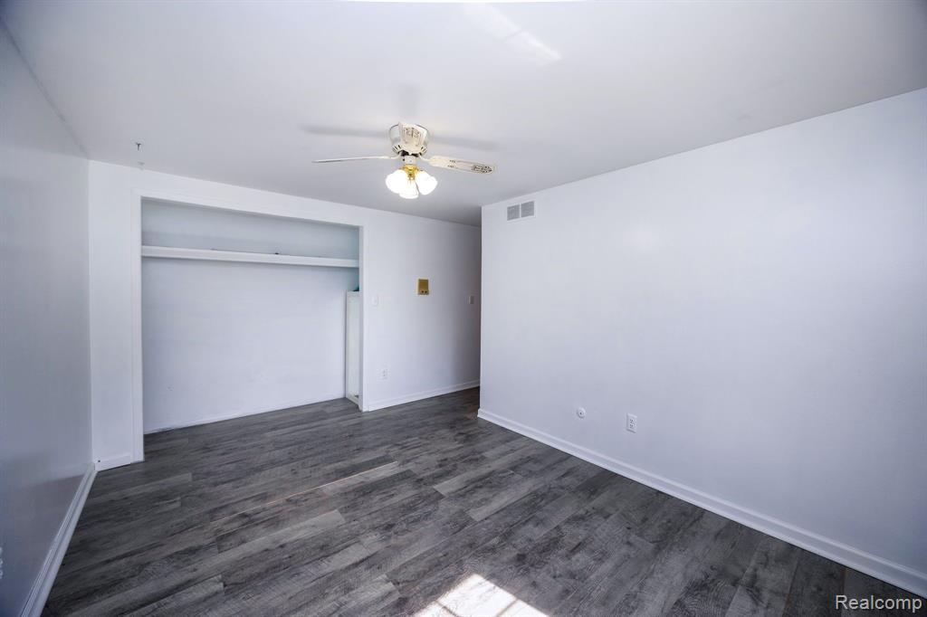 9722 BLAUVELT Drive, Grosse Ile, MI 48138 — Photo 34