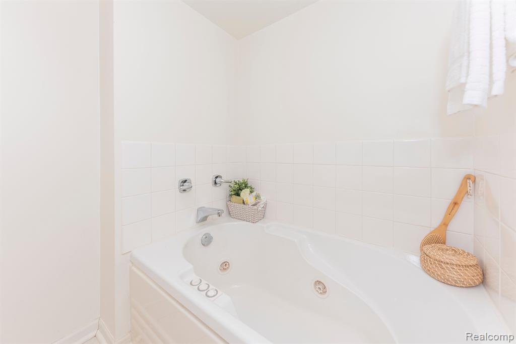4036 BOULDER POND Drive, 15, Ann Arbor, MI 48108 — Photo 46