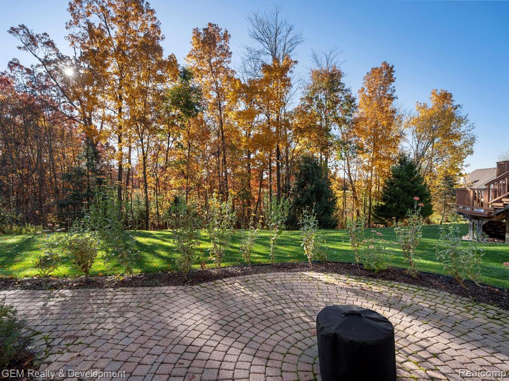 4163 DELPHINE Drive, Wixom, MI 48393 — Photo 37
