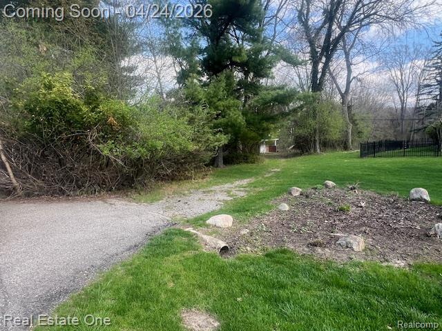 4555 Arrowhead, West Bloomfield, MI 48323 — Photo 2