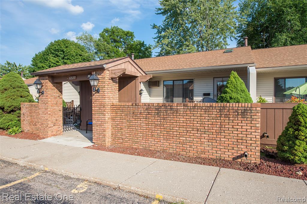 62177 TICONDEROGA, 4, South Lyon, MI 48178 — Photo 2