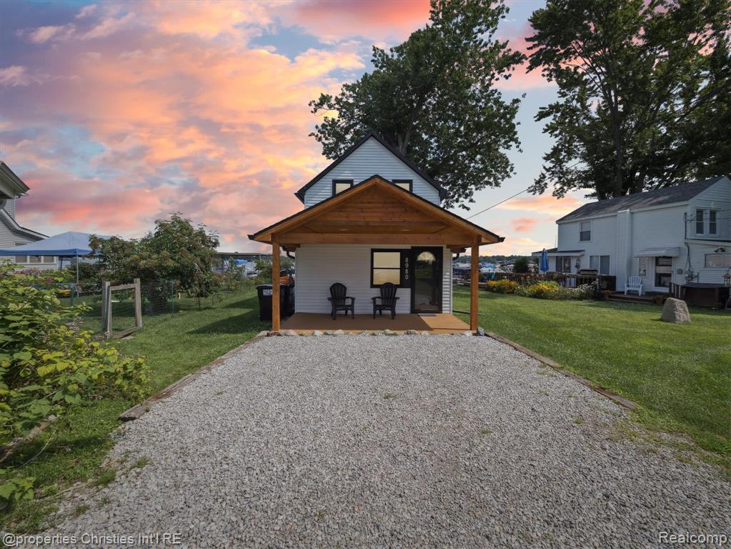 8980 Dexter Pinckney Road, Pinckney, MI 48169