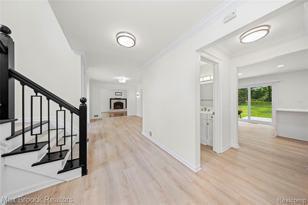 4490 Strathdale Lane, West Bloomfield, MI 48323 — Photo 8