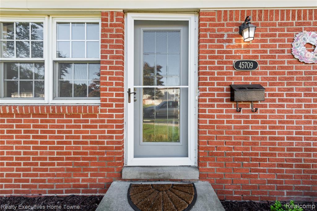 45709 Kensington, Utica, MI 48317 — Photo 4