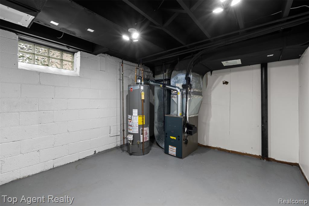 24300 Seneca Street, Oak Park, MI 48237 — Photo 31