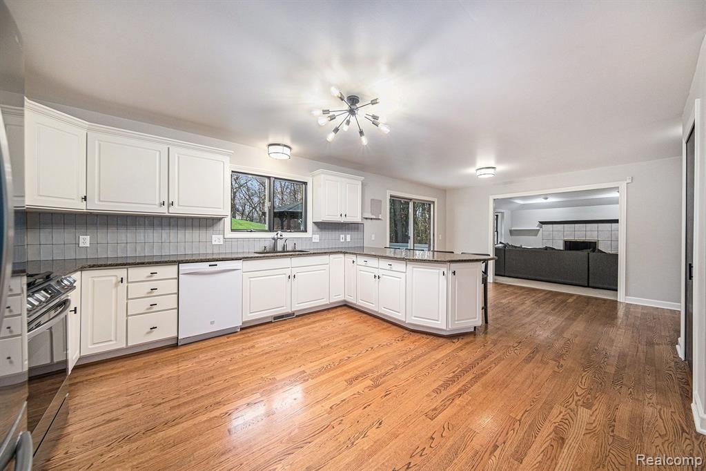 695 HERITAGE Drive, Milford, MI 48381 — Photo 11