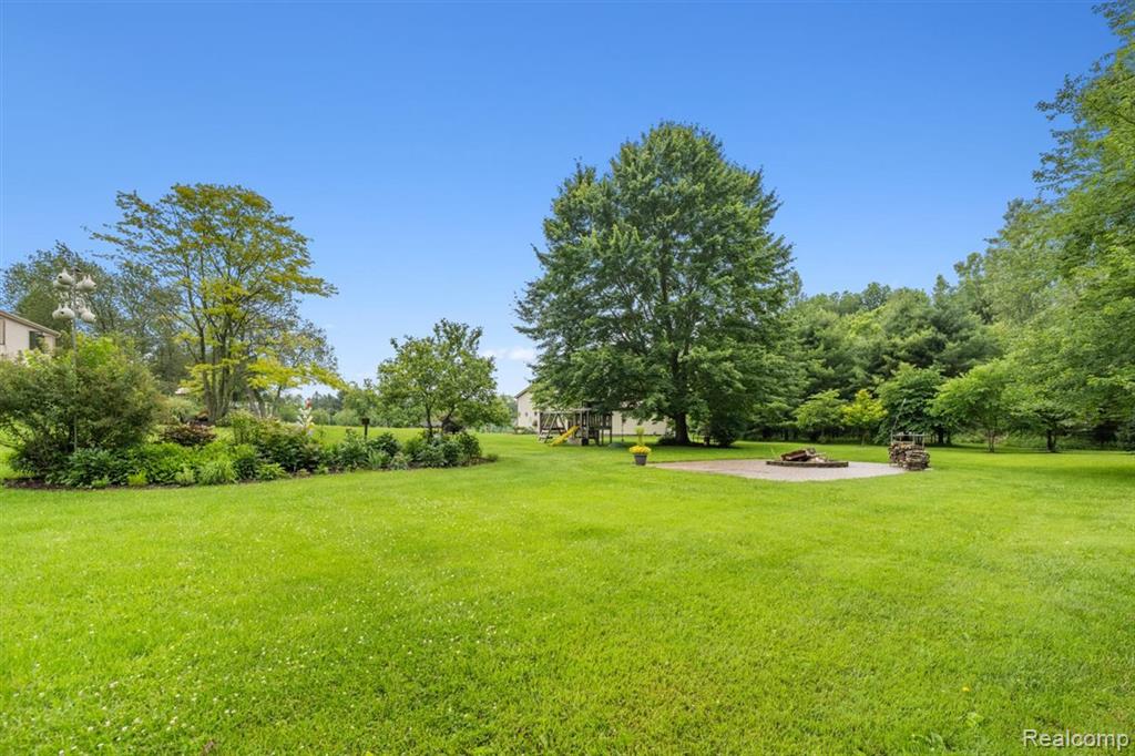 125 Olde Franklin Drive, Howell, MI 48855 — Photo 11