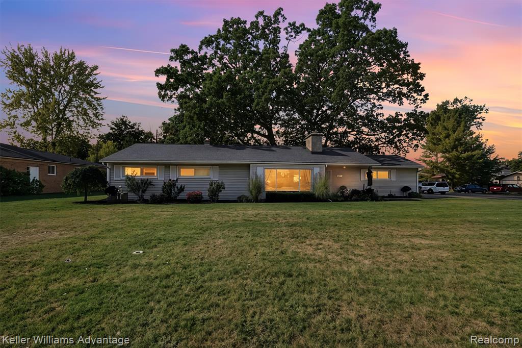 671 E Crest Lane, South Lyon, MI 48178 — front exterior