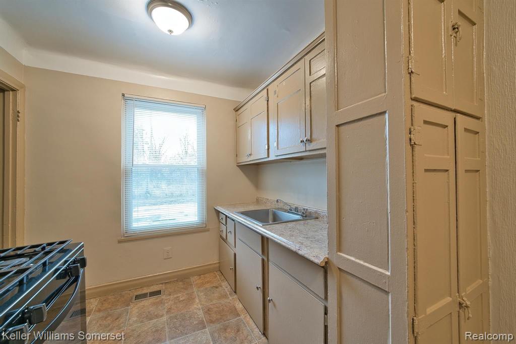 51 SPOKANE Drive, Pontiac, MI 48341 — Photo 21