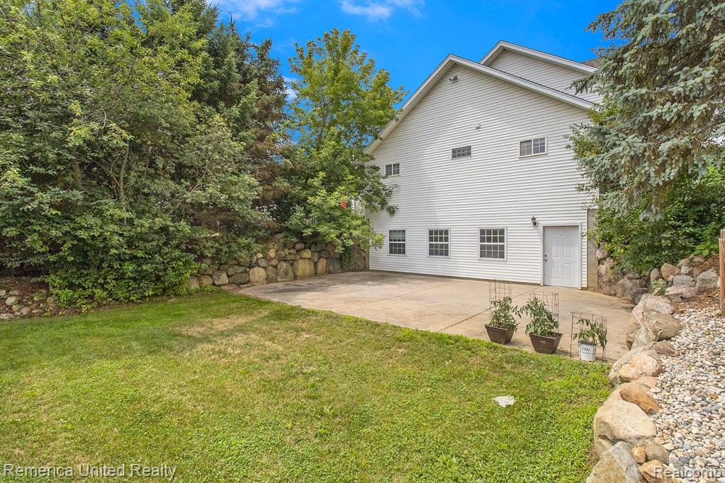 6740 HERBST Road, Brighton, MI 48114 — Photo 37