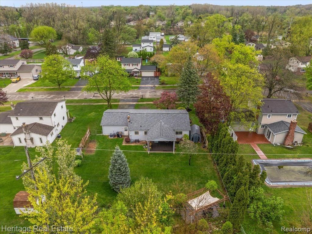4887 CRESTBROOK Drive, Waterford, MI 48328 — Photo 38