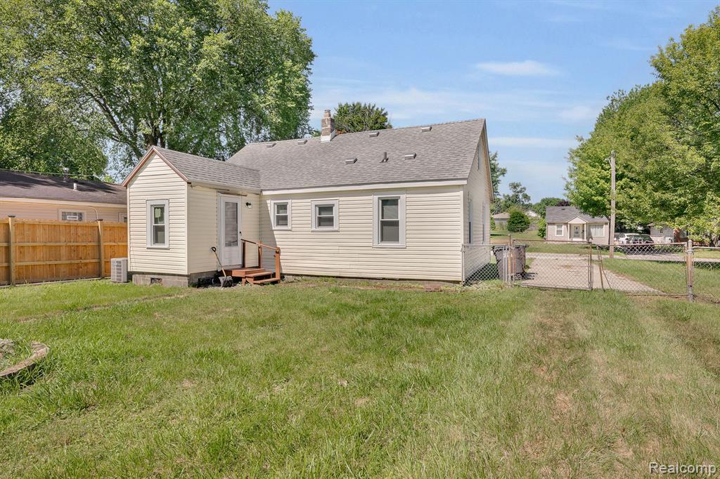 6081 CHEROKEE Street, Taylor, MI 48180 — Photo 18