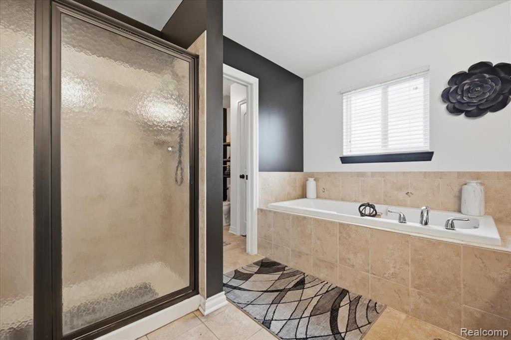 8131 Peninsula Circle, Grand Blanc, MI 48439 — Photo 36