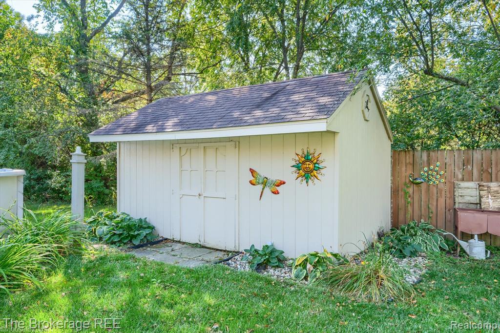8380 Hunt Club Court, Grand Blanc, MI 48439 — Photo 8