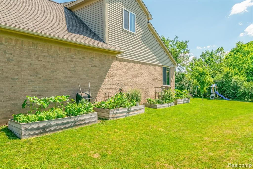 9193 E Walden Drive, Belleville, MI 48111 — Photo 4