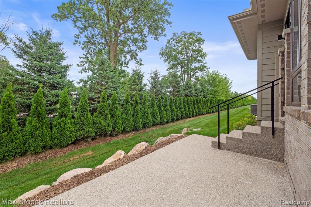 7475 Gramercy Circle, 18, West Bloomfield, MI — Photo 31