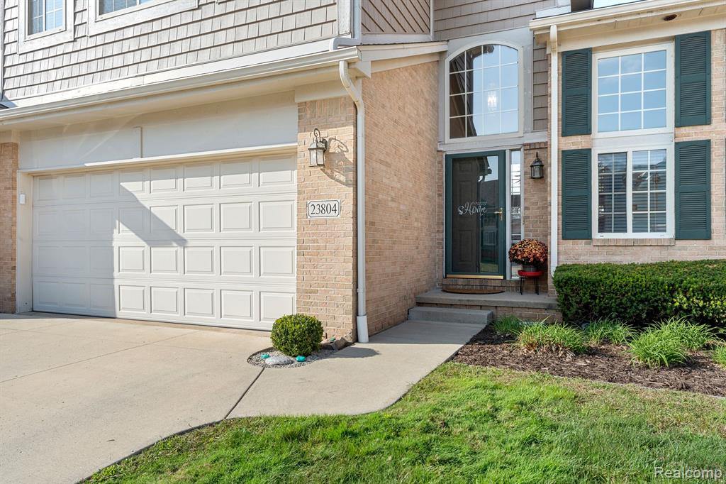 23804 McCORT Drive, Unit 6, Flat Rock, MI 48134 — Photo 2