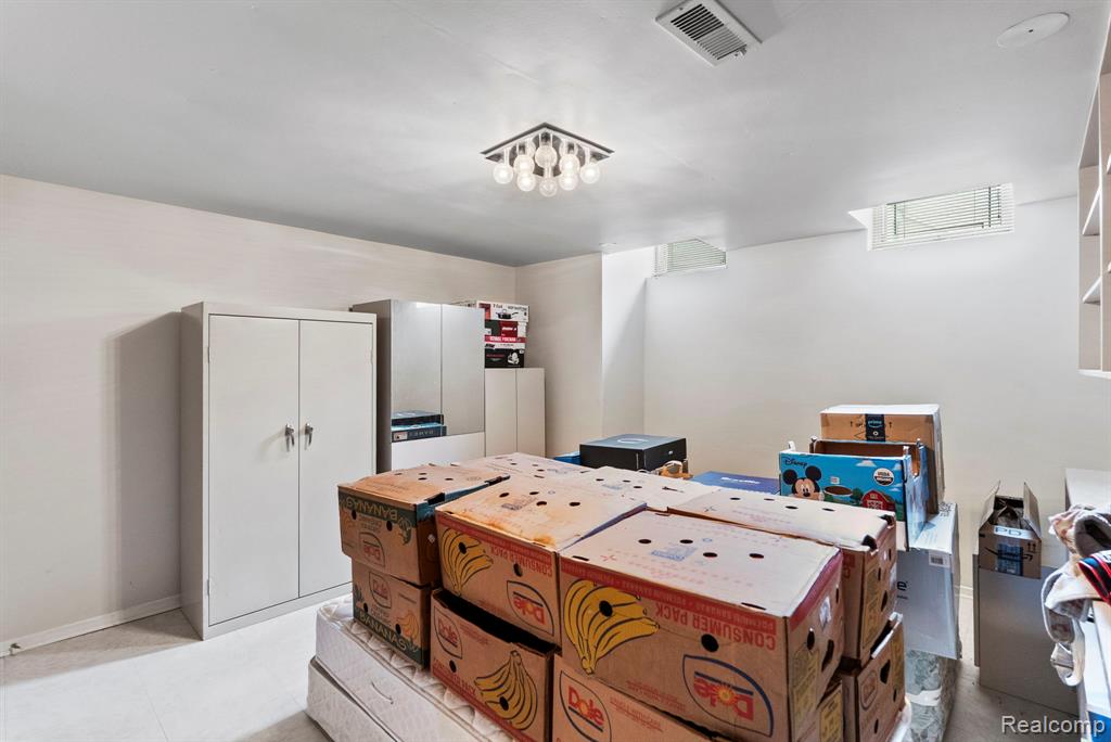 5322 Pond Bluff Drive, West Bloomfield, MI 48323 — Photo 54