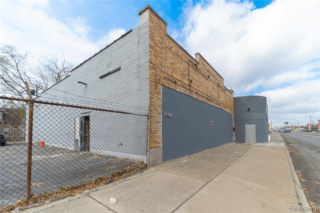 15031 Wyoming Avenue - Photo 3