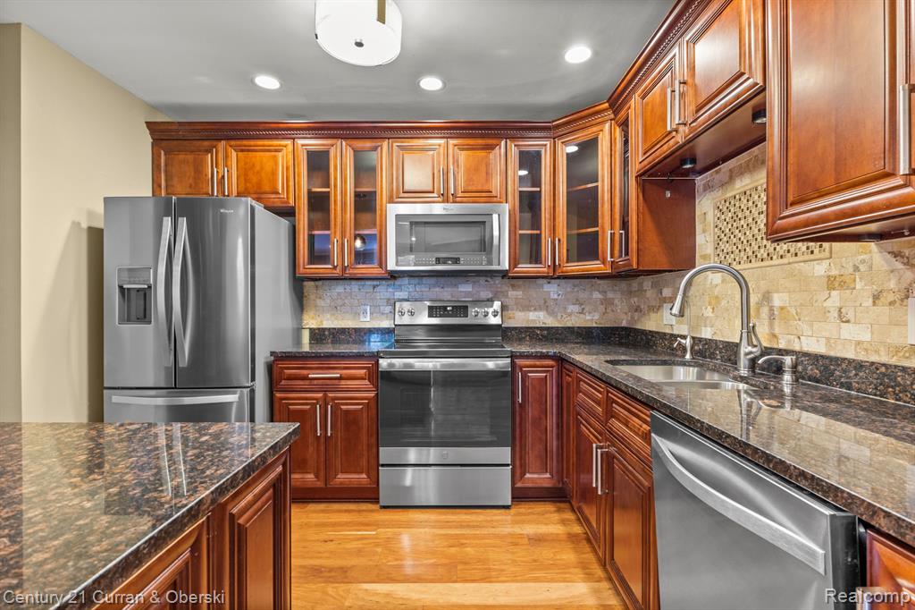 11865 SYCAMORE Drive, 31, Plymouth, MI 48170 — Photo 13