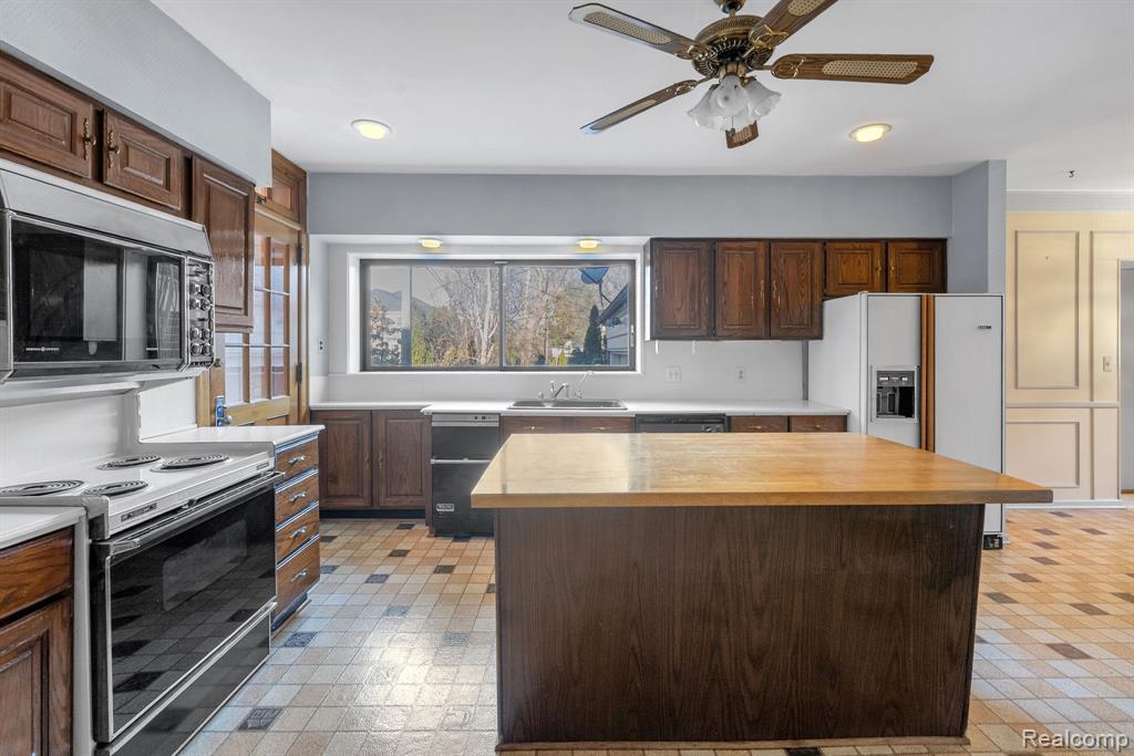 16761 E Jefferson Avenue, Grosse Pointe, MI 48230 — Photo 11