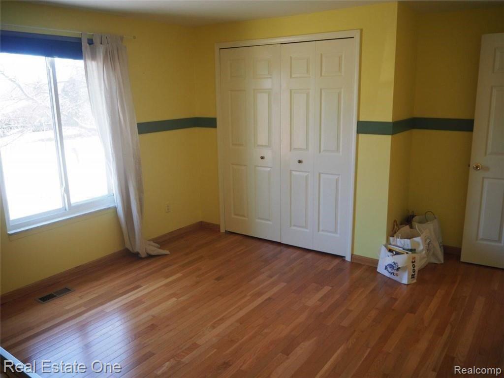 5837 FOLKSTONE Drive, Troy, MI 48085 — Photo 28