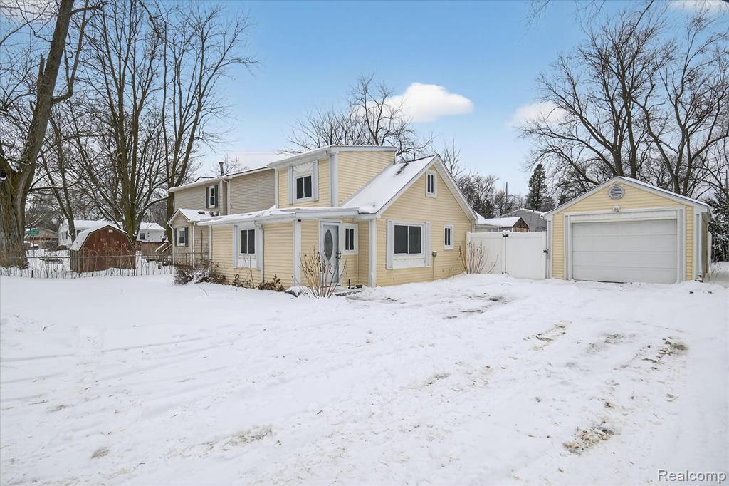 39 Pine Drive, Whitmore Lake, MI 48189 — front exterior