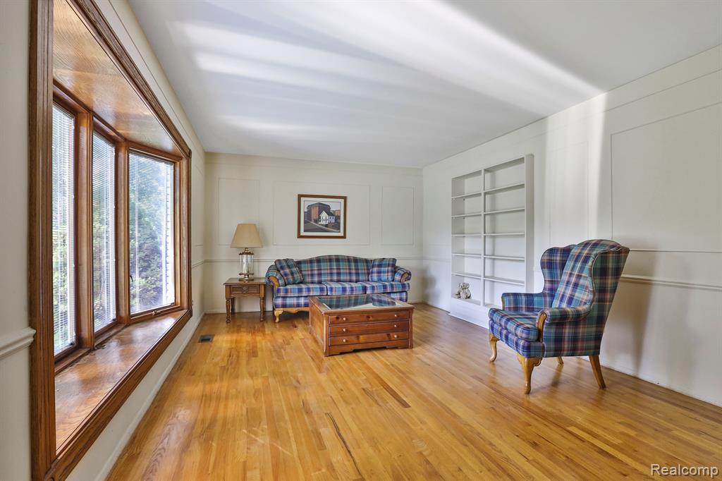 4251 WASHINGTON CRESCENT Drive, Troy, MI 48085 — Photo 4