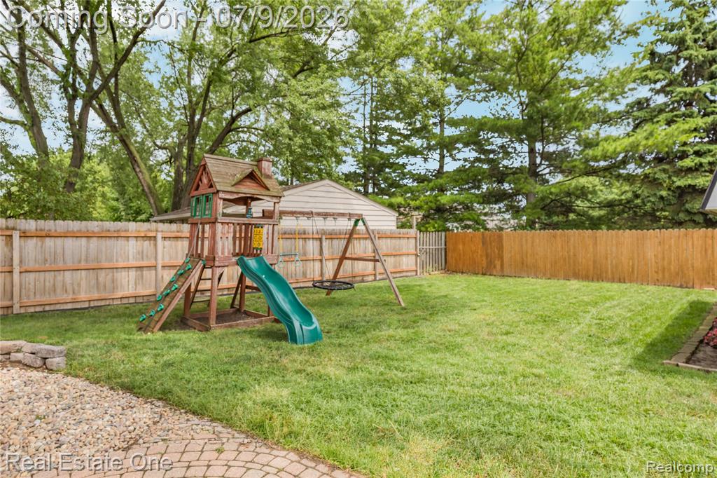 42118 Villanova Drive, Sterling Heights, MI 48313 — Photo 39