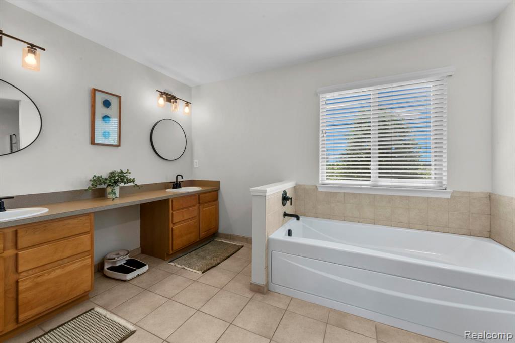 981 Coventry Court, Oxford, MI 48371 — Photo 47