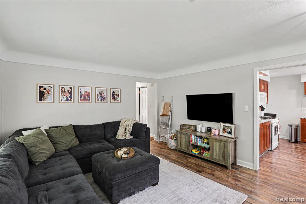 332 E Parker Avenue, Madison Heights, MI 48071 — Photo 5