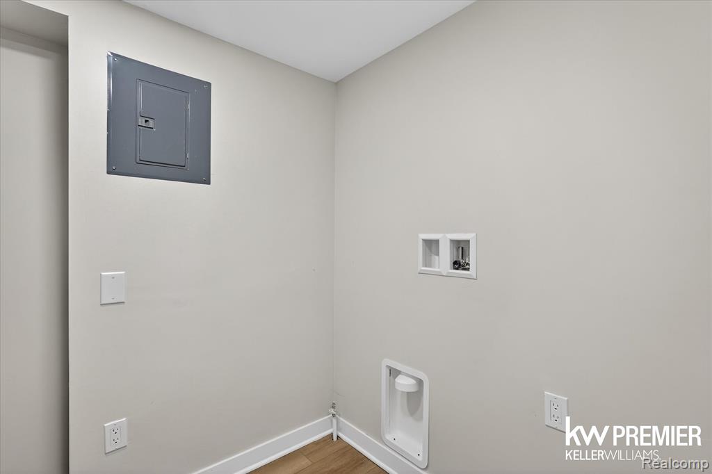 5658 Crescent Road, Waterford, MI 48327 — Photo 27