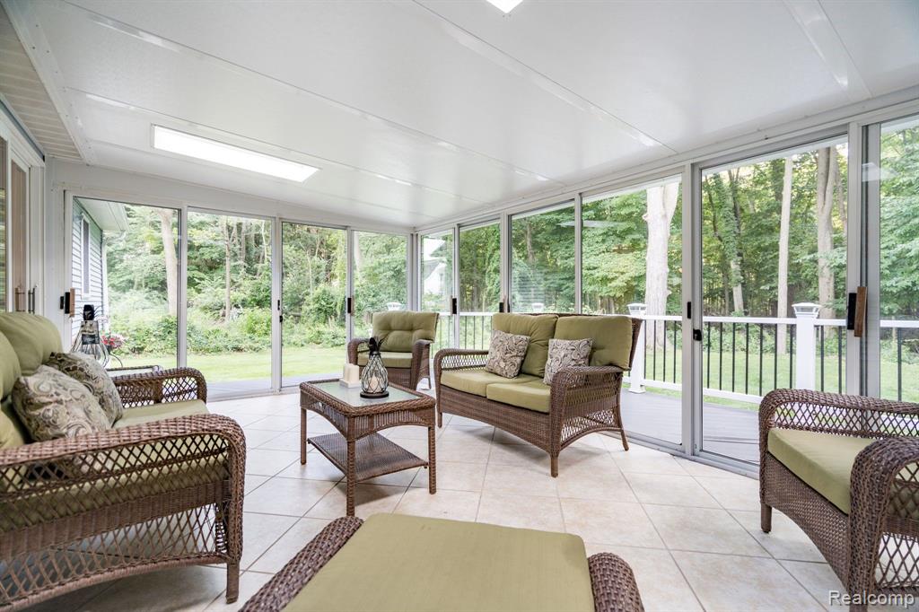 8213 EMERALD Lane W, Westland, MI — Photo 26