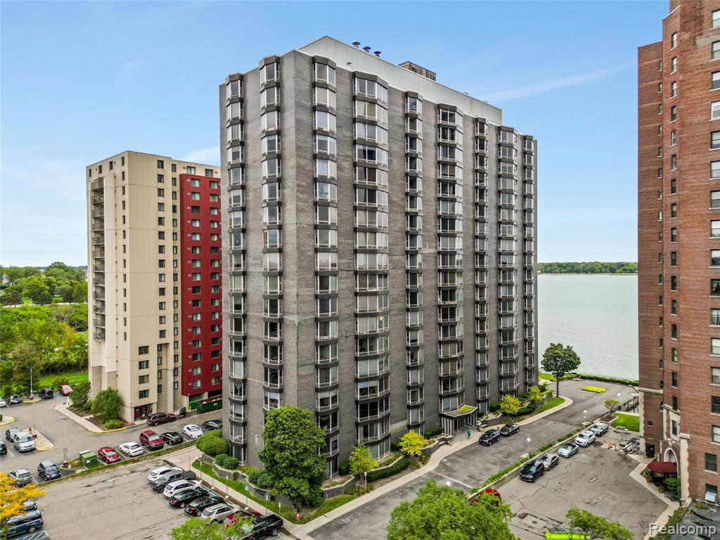8200 E Jefferson Avenue, Detroit, MI 48214 — front exterior