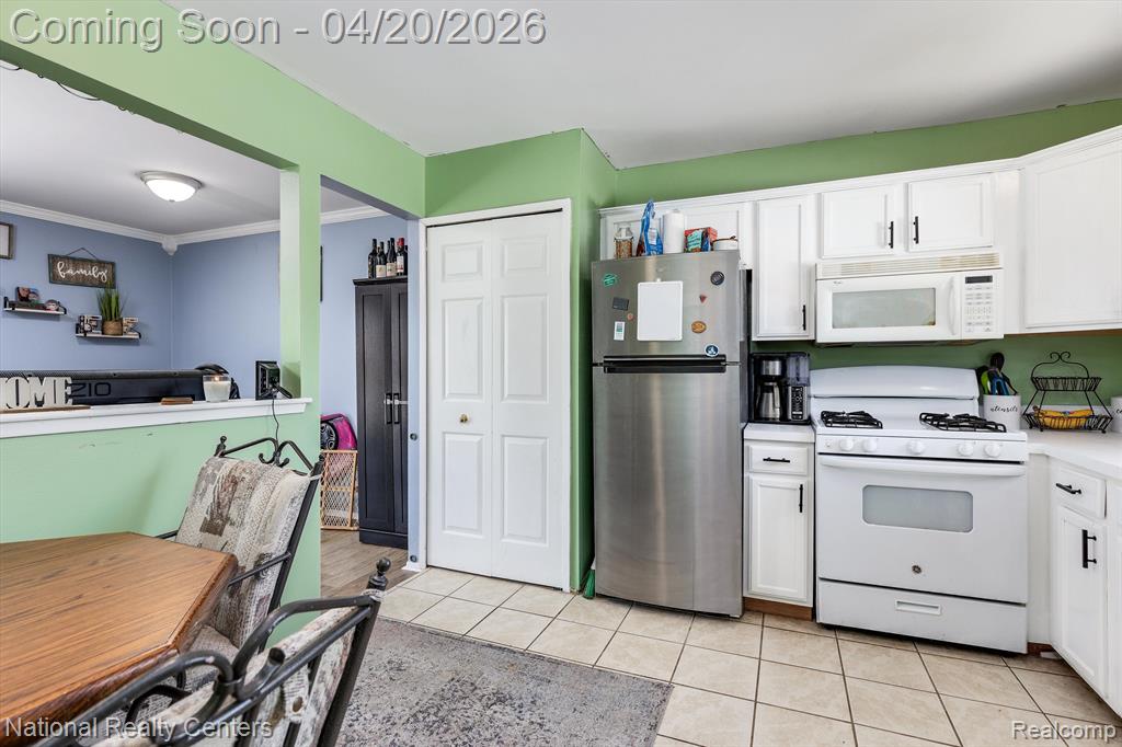2057 W FRANKLIN Drive, Canton, MI 48187 — Photo 11