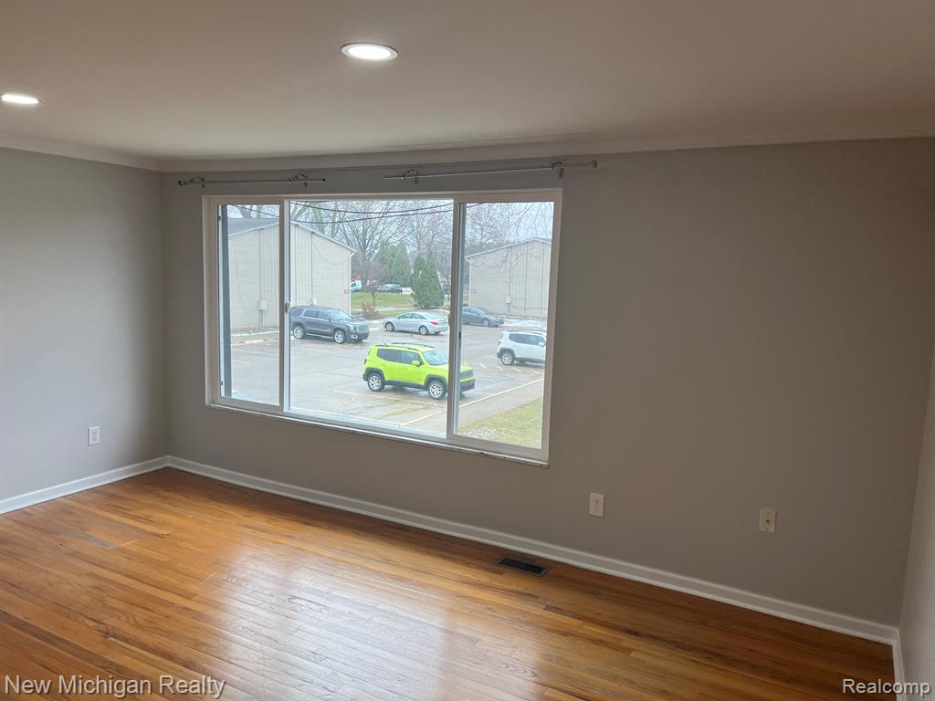 8272 KARAM Boulevard, Warren, MI 48093 — Photo 10
