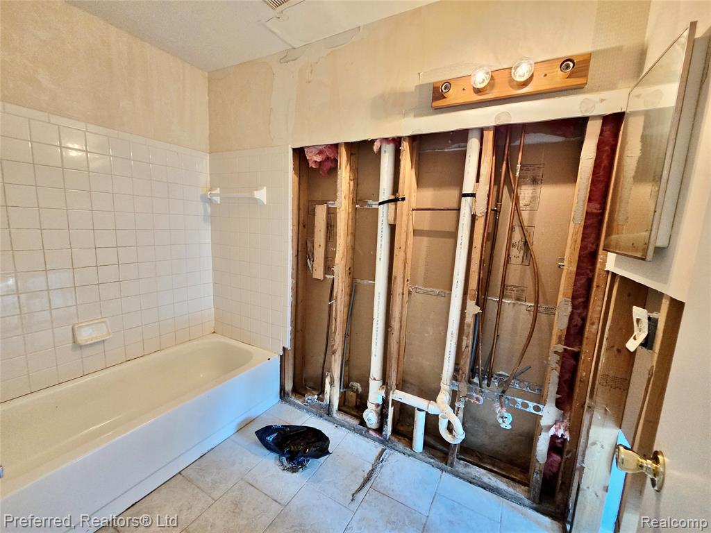 771 Clubhouse Drive, Ypsilanti, MI 48197 — Photo 15