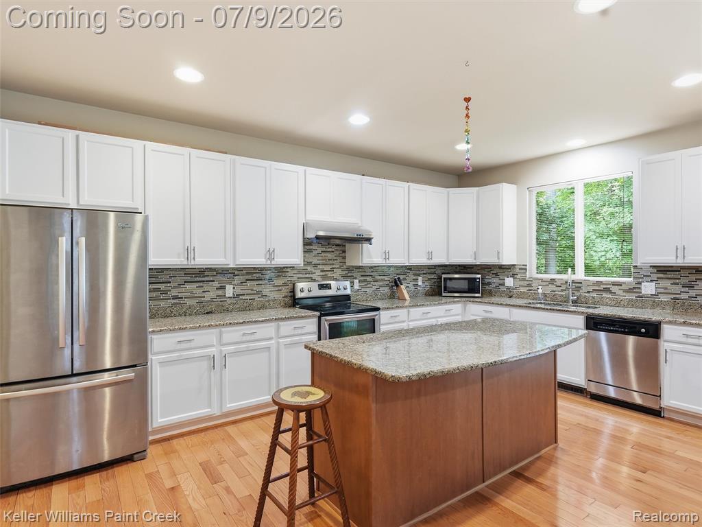 846 Monterey Lane, Rochester Hills, MI 48307 — Photo 16