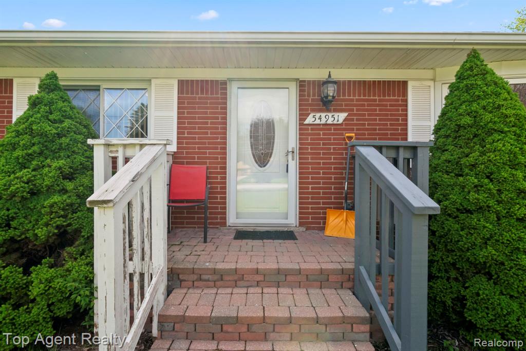 54951 Ridge Road, New Baltimore, MI 48047 — Photo 5