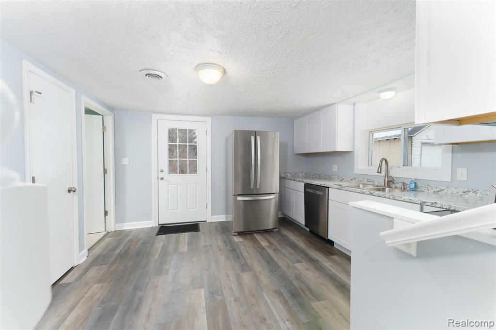 320 N Hibbard Street, Fowlerville, MI 48836 — Photo 8