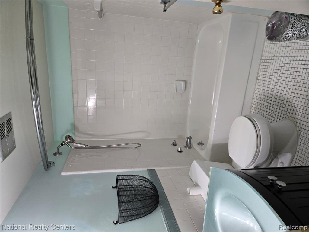 27354 Evergreen Road, Lathrup Village, MI 48076 — Photo 4