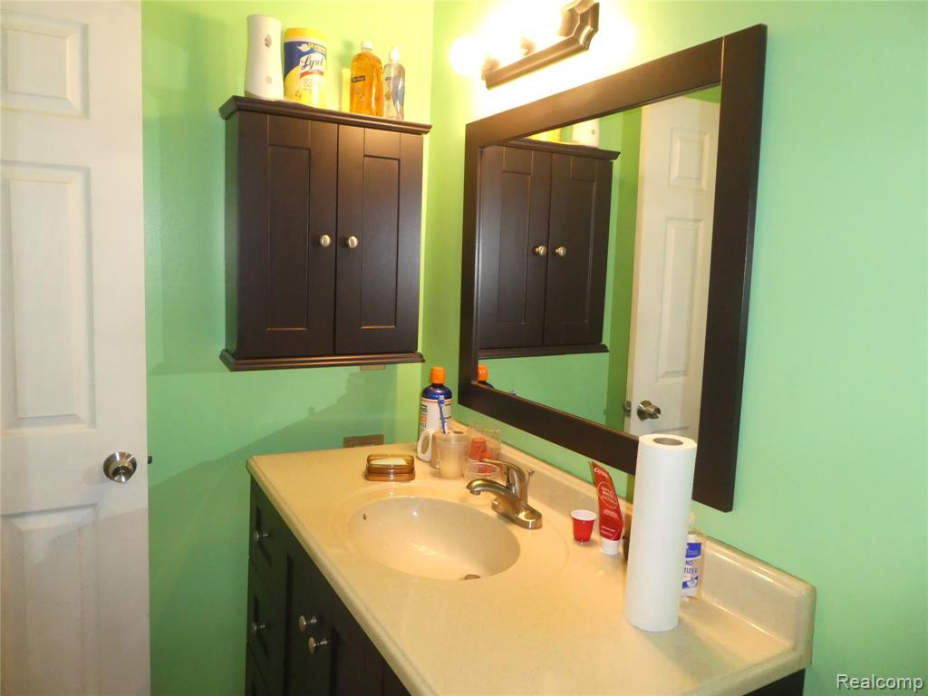 7482 Woodview Street, 4, Westland, MI — Photo 14