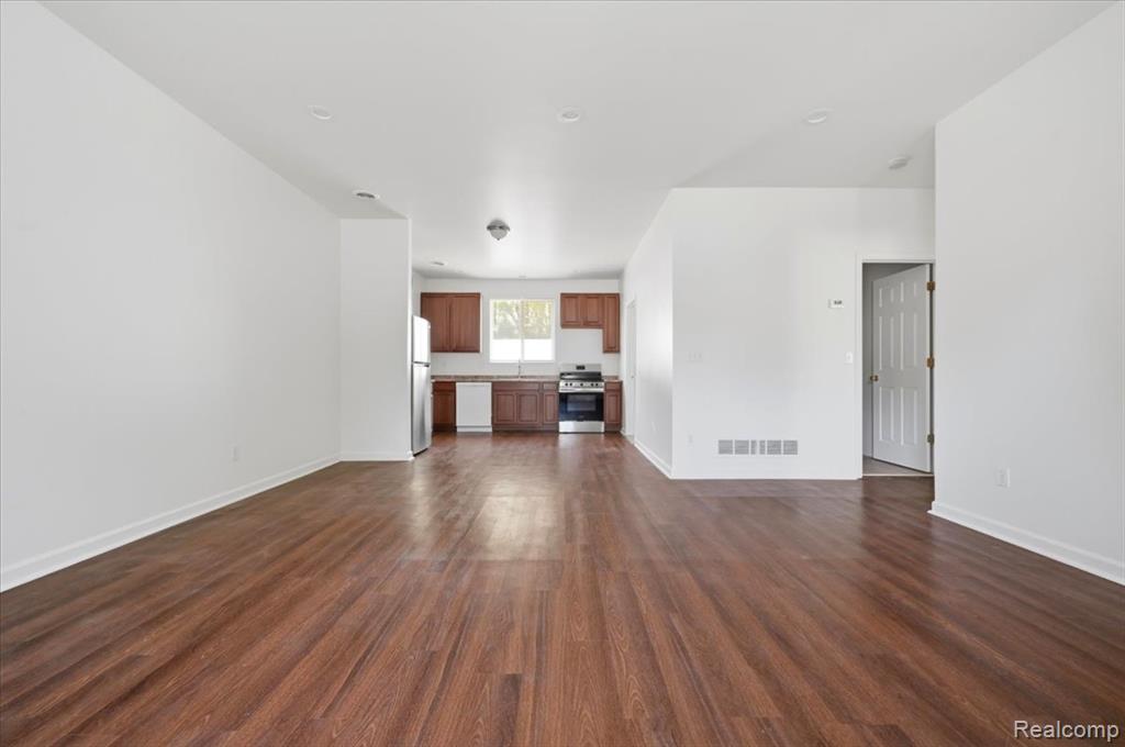 440 Robbe Avenue, Belleville, MI 48111 — Photo 9
