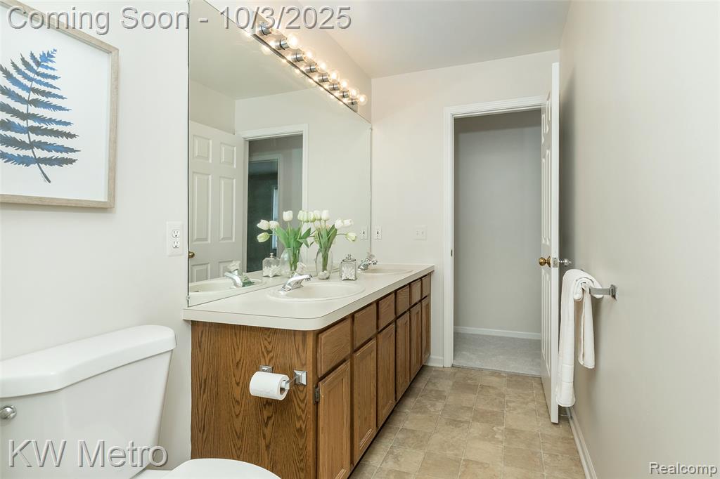 435 Thornridge Court, Rochester Hills, MI 48307 — Photo 37
