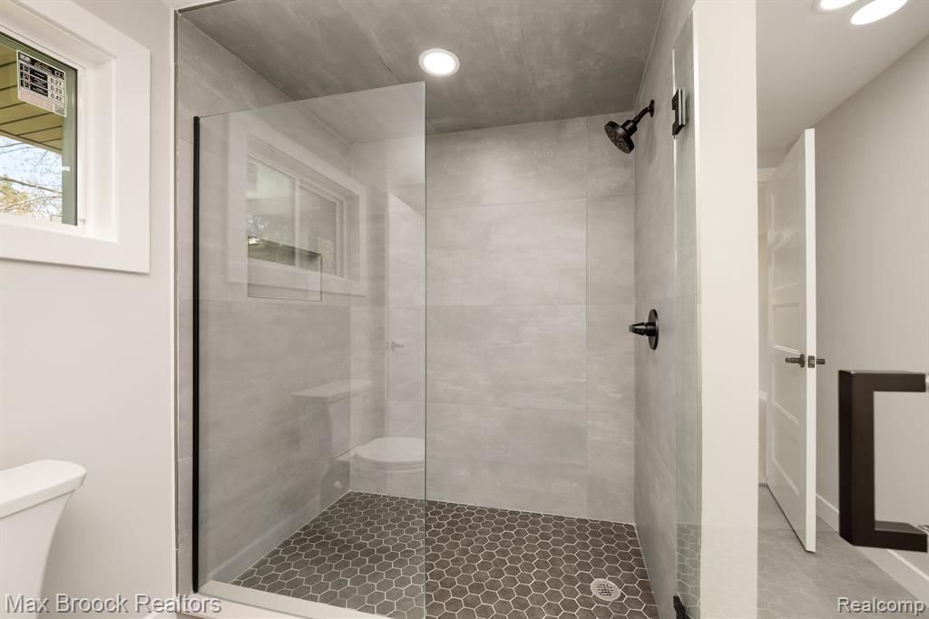 5240 CLARENDON CREST Street, Bloomfield Hills, MI 48302 — Photo 26