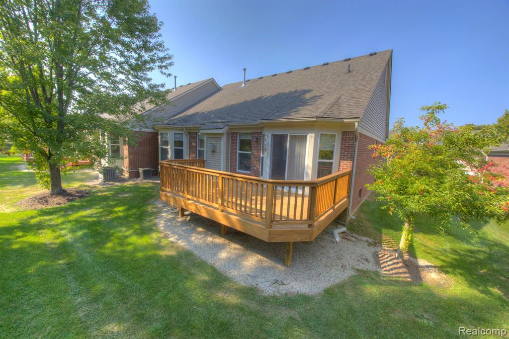 1146 ANDOVER Circle, Commerce Twp, MI 48390 — Photo 26