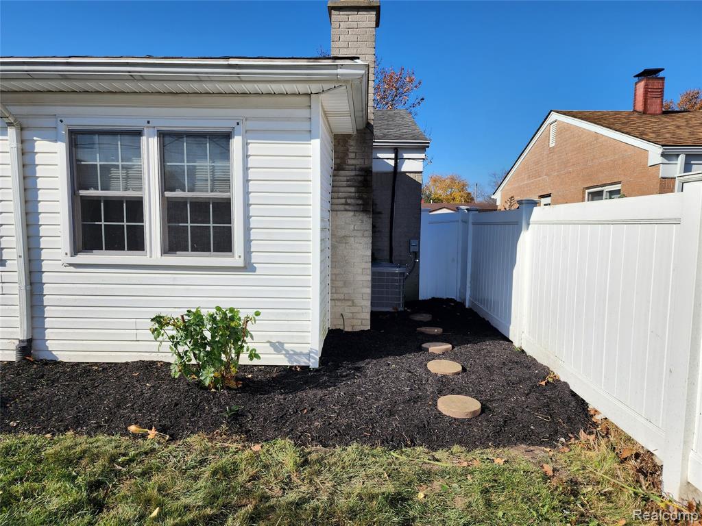 8224 Milburn Street, Westland, MI — Photo 2