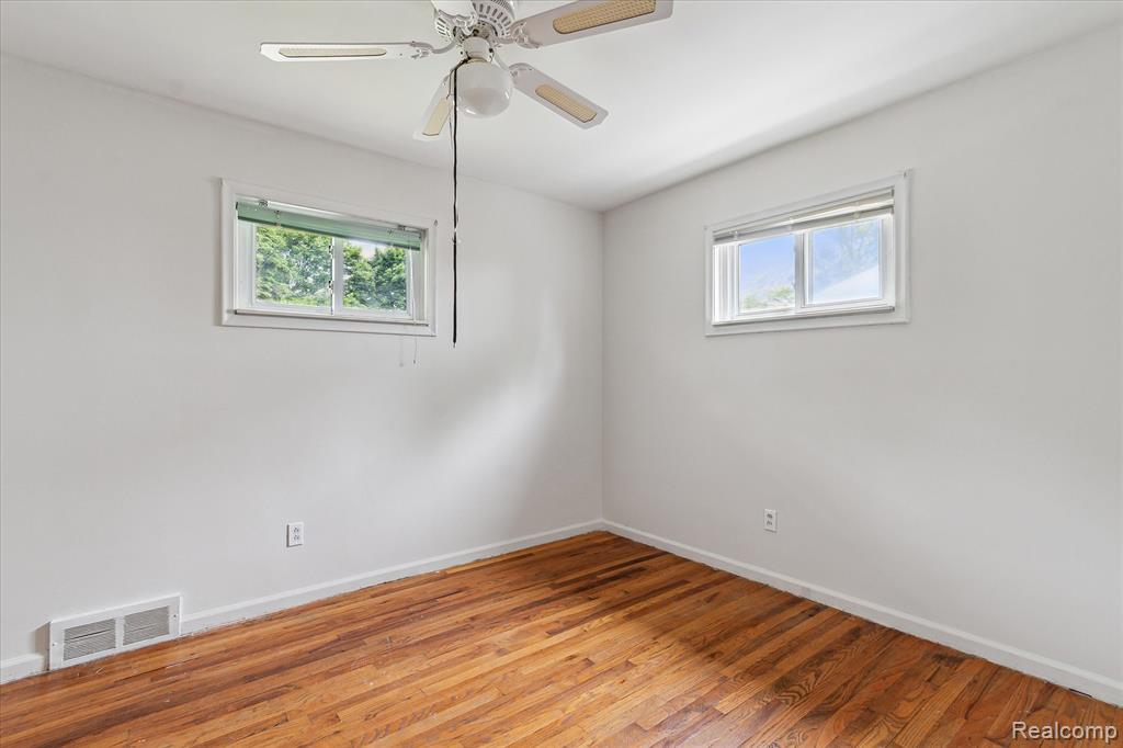 8242 MONROE Boulevard, Taylor, MI 48180 — Photo 18